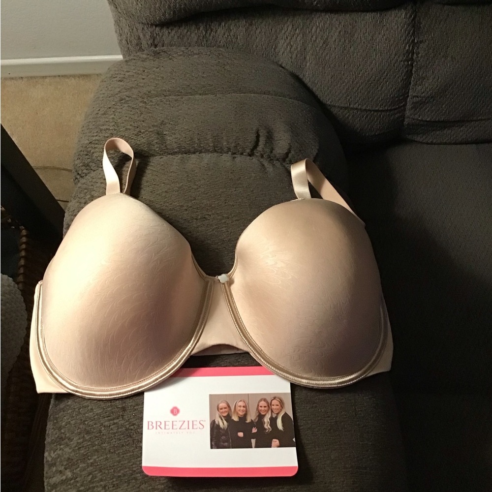 NWT Women’s 38DD Breezies Feather lite Breathe Underwire T shirt bra